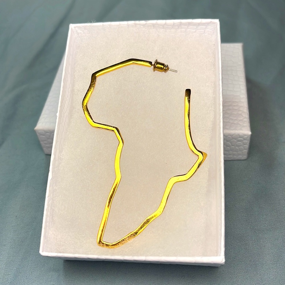 NWOT Africa Gold Earings